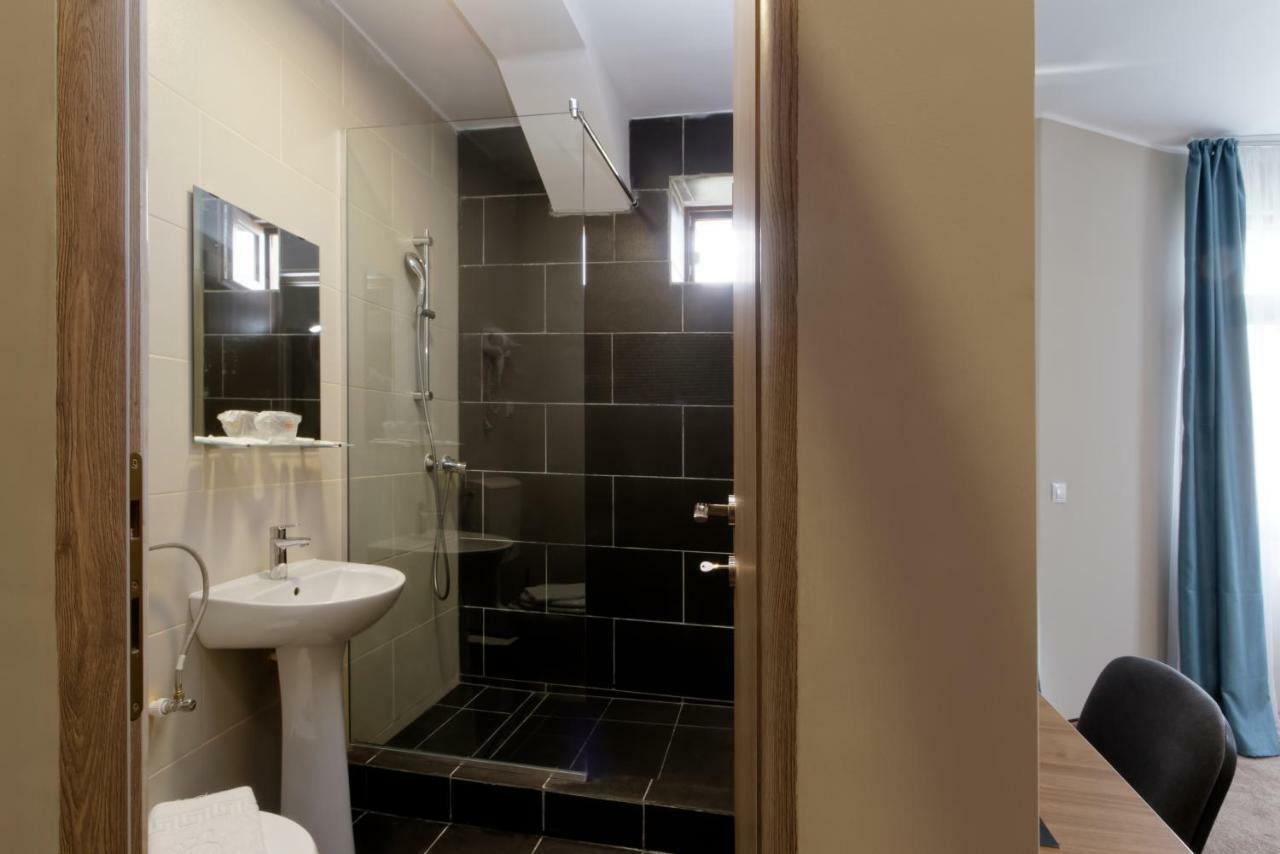 Hotel Bordeaux Galati  Bagian luar foto