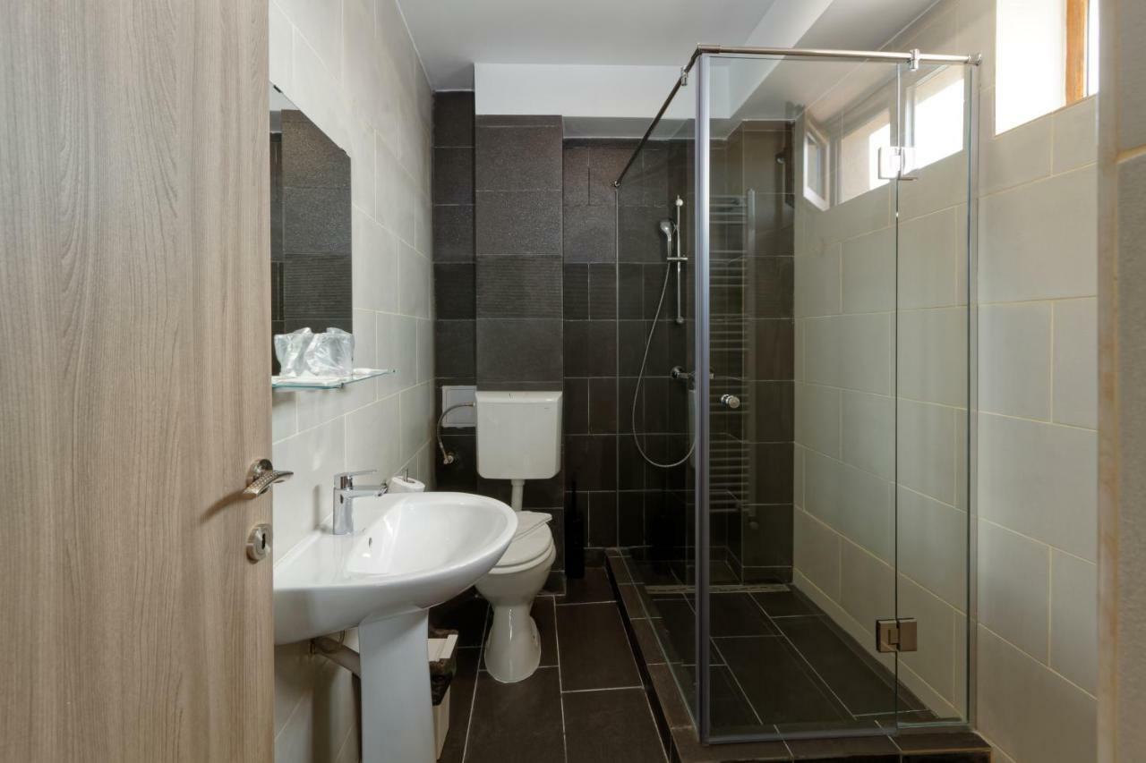 Hotel Bordeaux Galati  Bagian luar foto